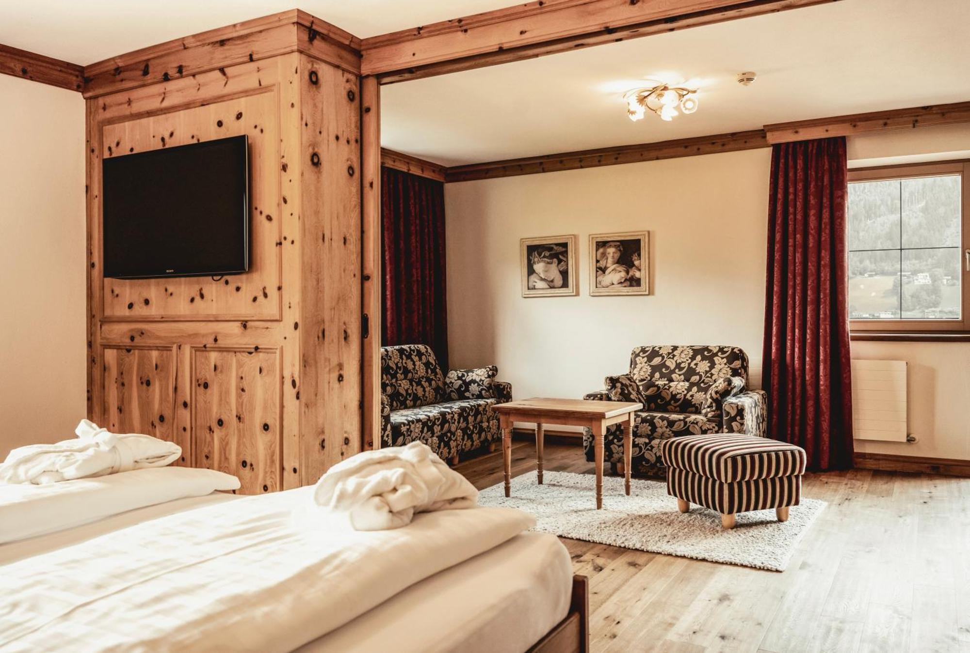Held Hotel Fügen Eksteriør billede