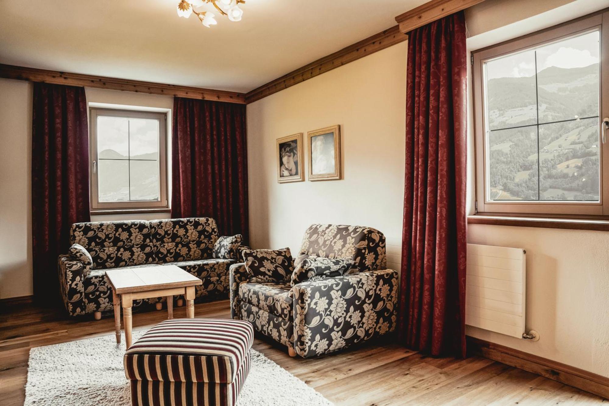 Held Hotel Fügen Eksteriør billede