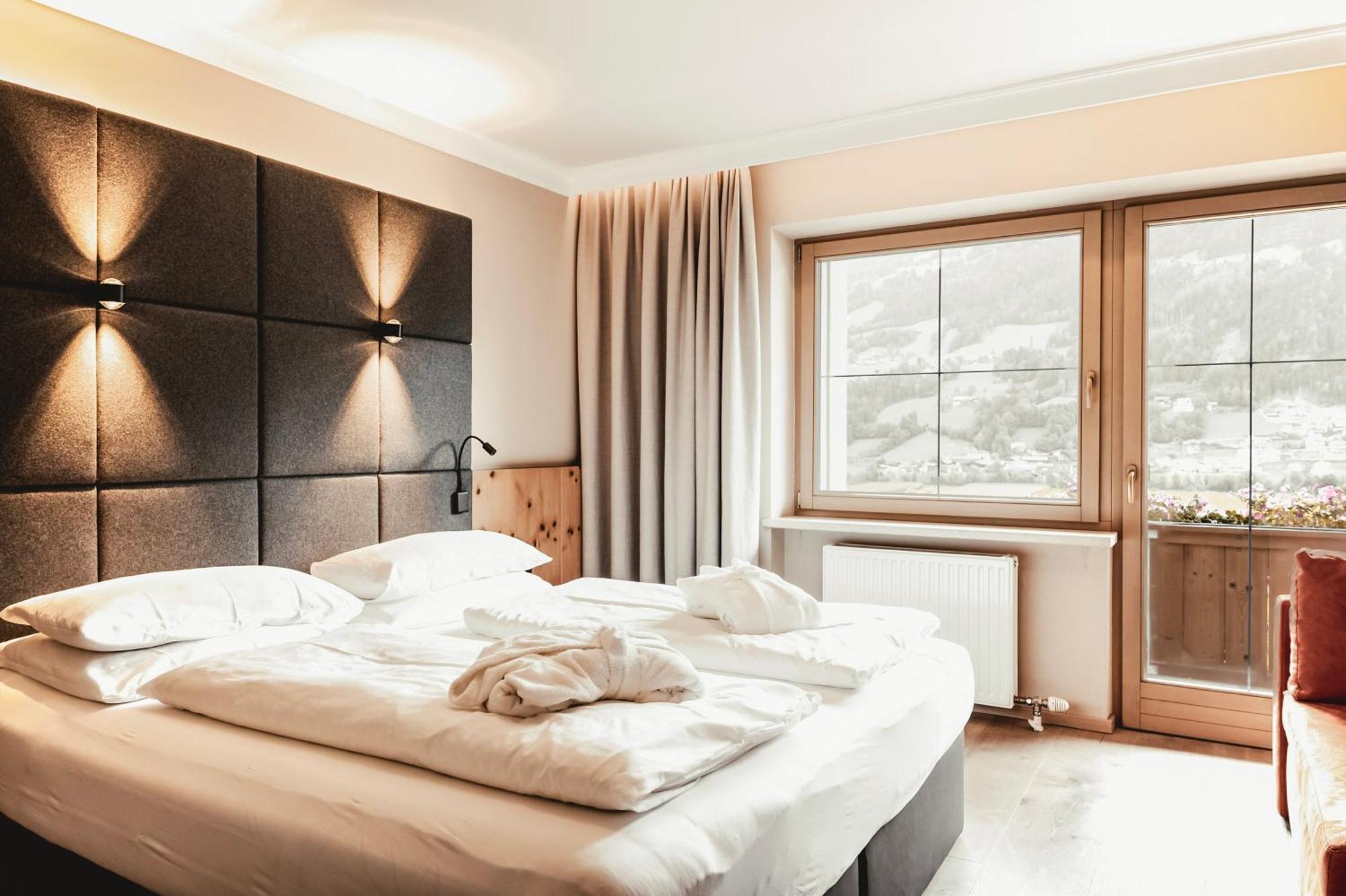 Held Hotel Fügen Eksteriør billede