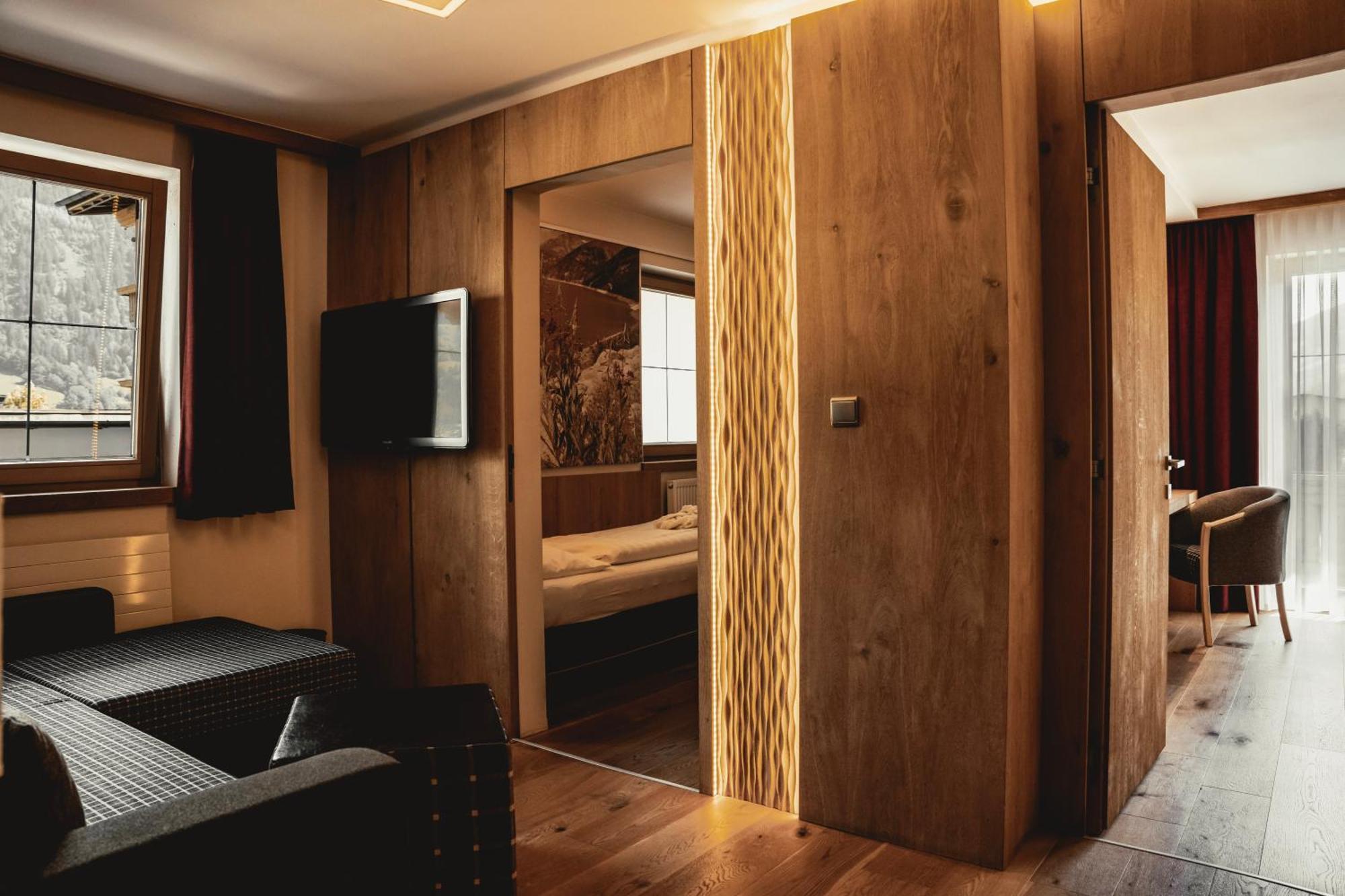 Held Hotel Fügen Eksteriør billede